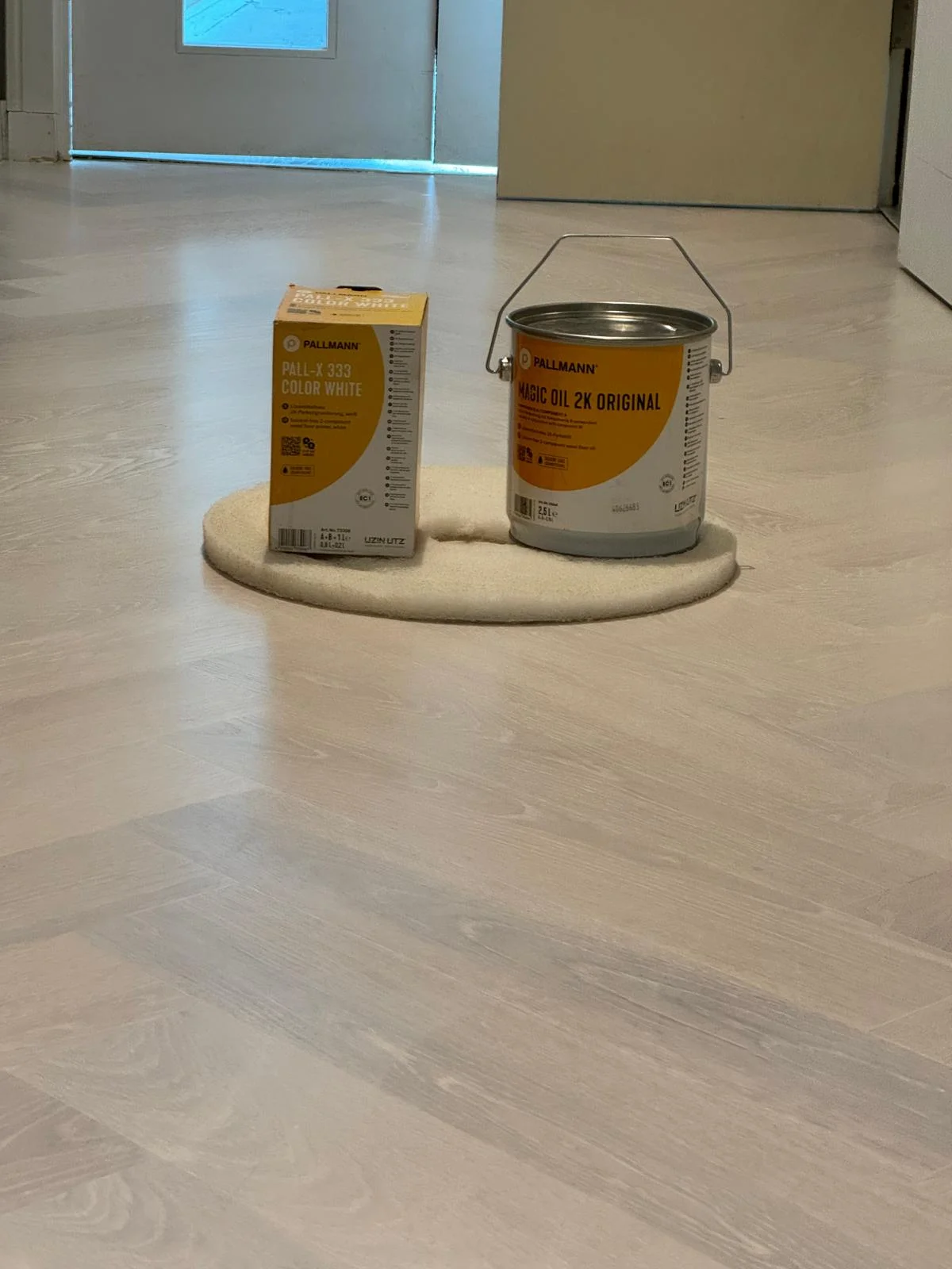 Scandinavian finish on wooden floors - Pallmann Pall-X 333 White and Magic Oil